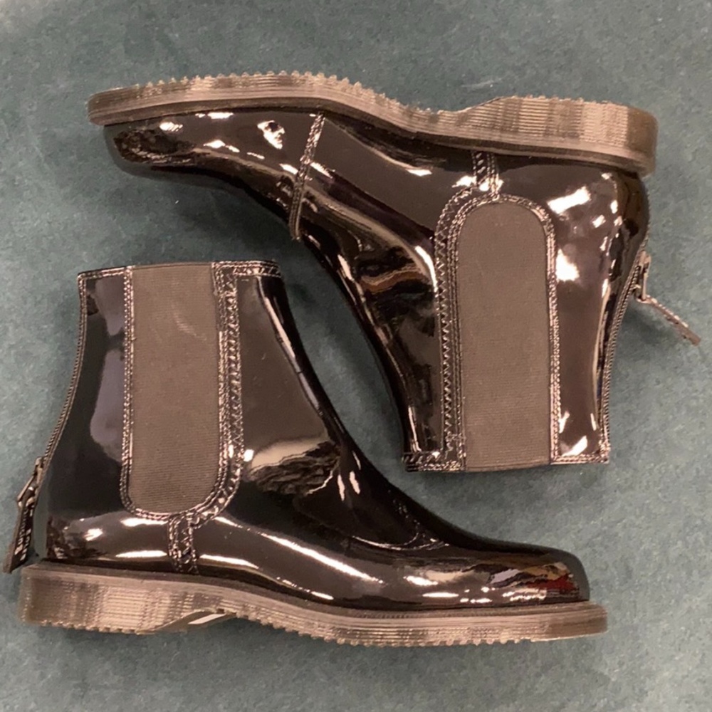 Dr. Martens Air Wave Zillow Patent Black NWT